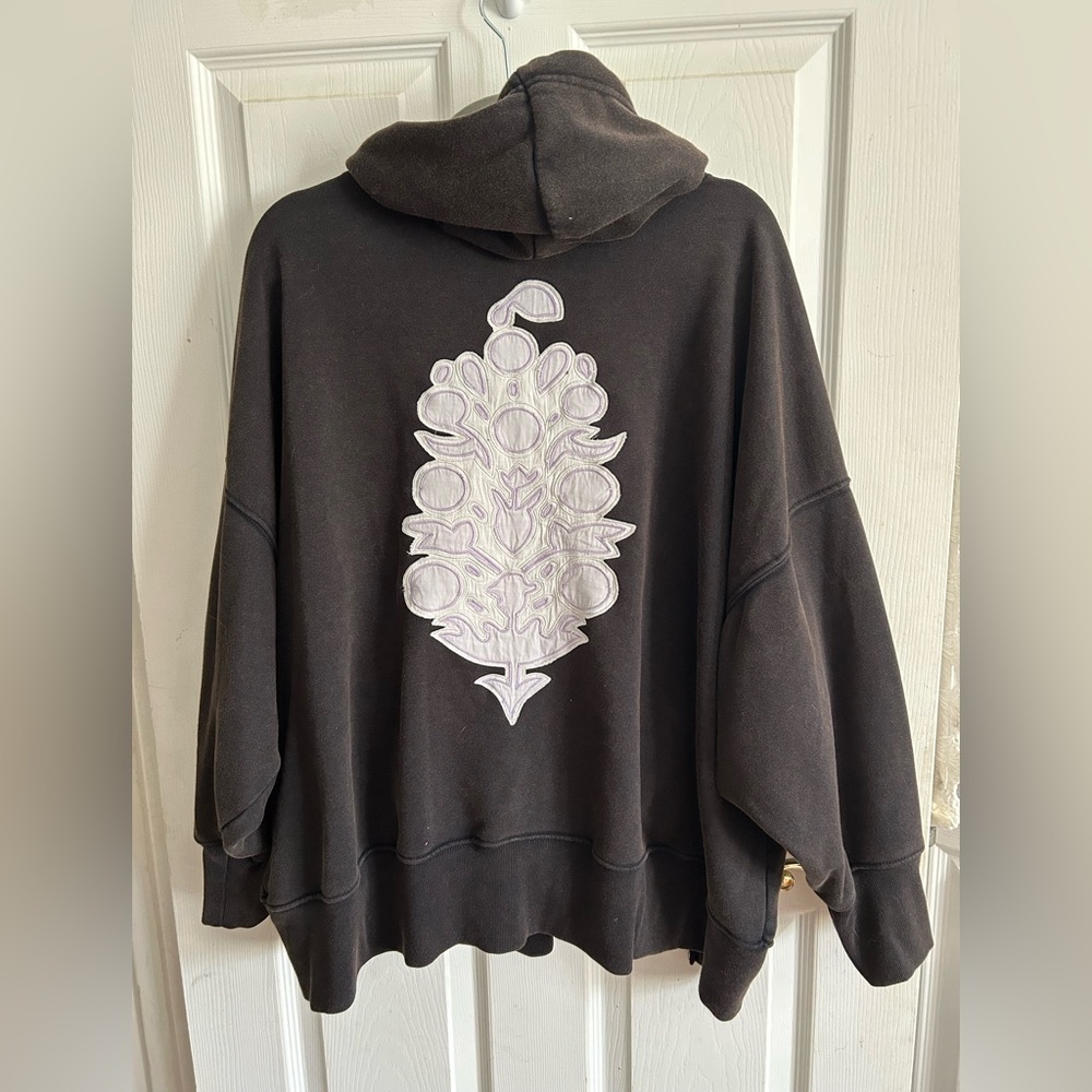 Free People Movement Logo Hoodie  EUC
Size XS